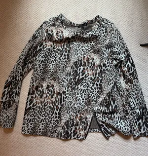 Leopard Print Long Sleeve Top Multiple Size XL thumbnail 1