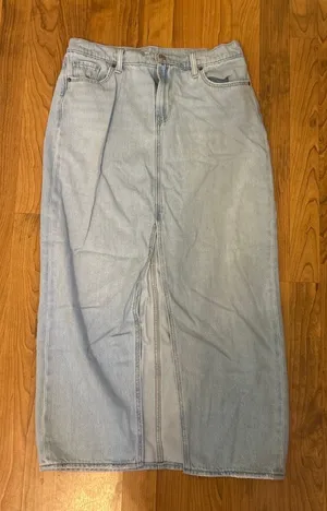 Old Navy Denim Skirt  thumbnail 1