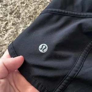 Lululemon Tracker Short V *4" - Black thumbnail 3
