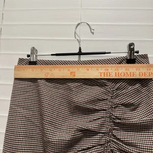 Free People Womens 2 Small Mini Skirt‎ Ruched Plaid Houndstooth Brown Academia thumbnail 4