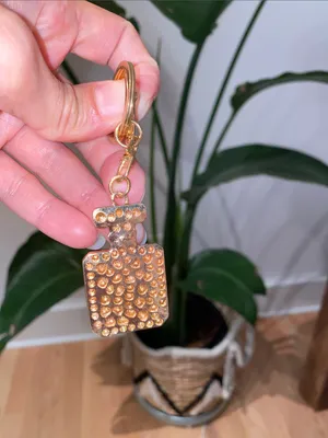Sparkling Pink Parfum No. 5 Bottle Keychain thumbnail 5