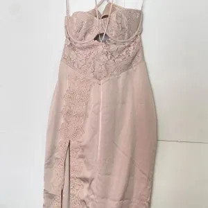 HOUSE OF CB 'Georgia' Crystal Satin and Lace Midi Dress cutout Size‎ M NWOT thumbnail 11