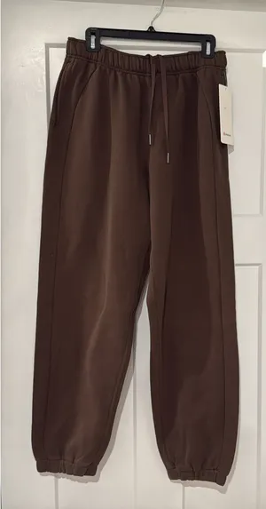Lululemon Women’s Medium Scuba Mid-Rise Oversized Joggers in Brown thumbnail 4