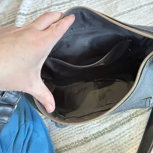 Pebbled Black Leather Fossil Shoulder Bag Great Condition Lovely And Soft thumbnail 9