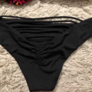 Rip-Curl Black Red and Pink Floral Beaded Bikini Set Size M thumbnail 10