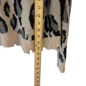Fate Women's Size Small Cheetah‎ Animal Print Distressed Sweater thumbnail 9