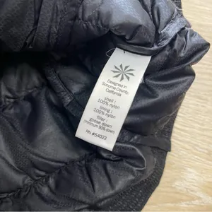 Athleta Downalicious Lightweight Puffer Jacket thumbnail 4