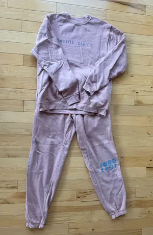 Taylor Swift Sweatshirt and Sweat Pants thumbnail 3