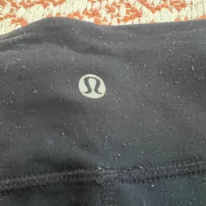 Lululemon Black Crop Leggings Size 6 thumbnail 3