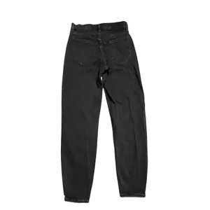 Abercrombie & Fitch High Rise Mom Jeans‎ Washed Black 26/2L 15500912 thumbnail 2