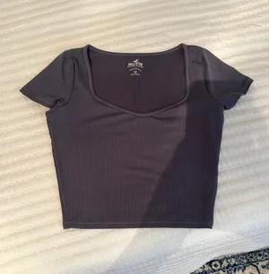 Hollister Ribbed Seamless Scoop Neck Baby Tee thumbnail 1