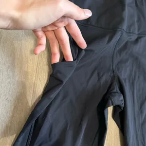 Athleta Black Ultimate Stash Crop Legging thumbnail 4