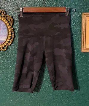 Lululemon Black Camo High Rise Biker Shorts Sz 4 thumbnail 1