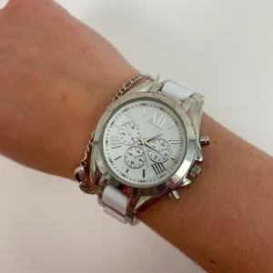 White And Silver Modern Fashion Watch thumbnail 1