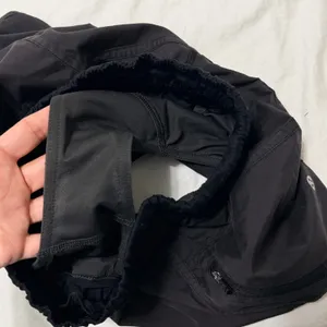 Lululemon Tracker 4" Shorts Black Size 4 Athletic Running thumbnail 4