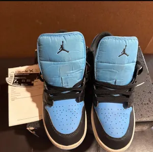 Air Jordan 1 low GS black/ university blue 7 Youth thumbnail 2