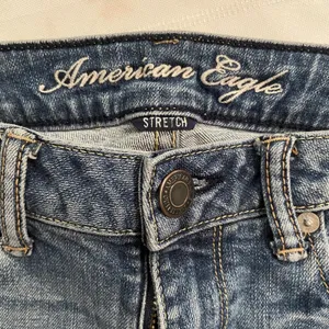 American Eagle '77 Hi Rise Shortie Sz‎ 6 Stretch Distressed Shorts 1.5" Inseam thumbnail 2