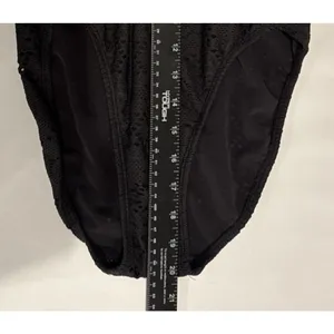 Shape FX One Piece Bathing Swimsuit Size 10 Black Built in Bra Underwire Beach thumbnail 7