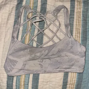 Lululemon sports bra size 2 thumbnail 1