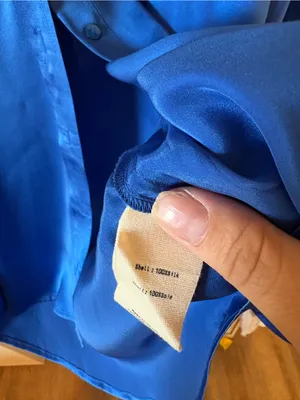L’AGENCE Dani Silk Blouse in Blue Size Medium thumbnail 9