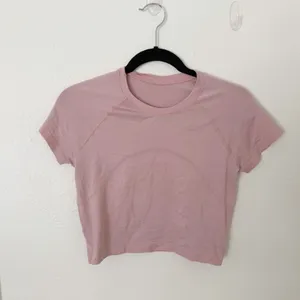 Lululemon Swiftly Tech Cropped Short Sleeve Shirt Sz 8 thumbnail 2