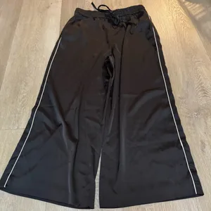 Zara Black Wide-Leg Pants thumbnail 2