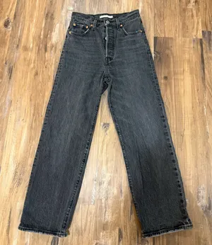 Levi's Women's Straight Jeans in Black thumbnail 1