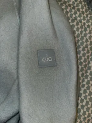 Alo sweatshirt thumbnail 3