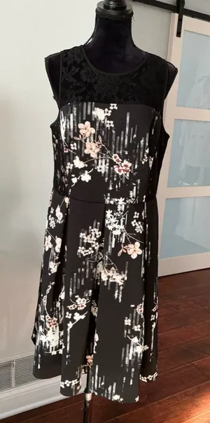 White House | Black Market dress 🌺PRETTY🌷 thumbnail 1
