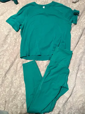 Lululemon Leggings/ Shirt Set thumbnail 1