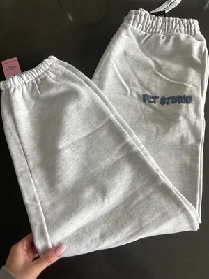 Pretty Little Thing NWT ASH GREY THICK OVERSIZED JOGGERS M thumbnail 1