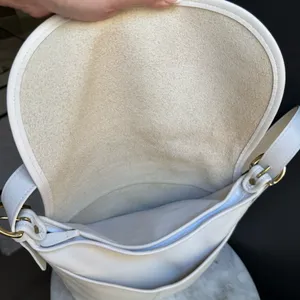 Vintage Unbranded Cream/White Leather Flap Crossbody Bag-Excellent Interior thumbnail 12