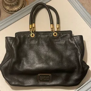 Marc by Marc Jacobs 100% LEATHER BAG Black with Gold Hardware thumbnail 2