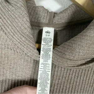 Alo Yoga Women’s Muse Cropped Ribbed Hoodie in Gravel Heather Tan Size S thumbnail 12