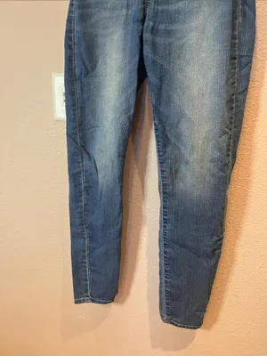 Levi’s Signature Gold Women’s Totally Shapping Skinny Jeans Size 4M thumbnail 4