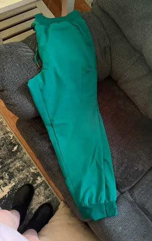 Hunter Green Scrubs thumbnail 1