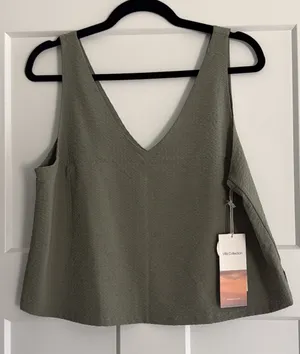 Vuori Medium Villa Textured Crop Tank Top in Laurel thumbnail 3