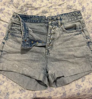 American Eagle Mom Shorts thumbnail 1