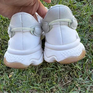 Adidas Ozweego Women’s 8.5 Off White Linen Green Gum Sneakers Running Shoes thumbnail 6