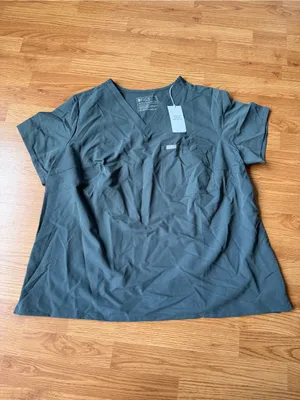 FIGS Catarina Scrub Top in Moss Size 3X thumbnail 3