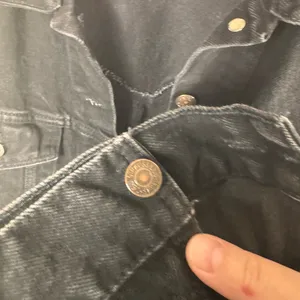 vintage 90s levi’s 77598-0260 black denim trucker jacket men’s M boxy thumbnail 10