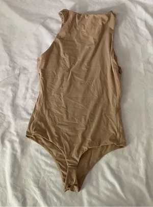 SKIMS high neck fits everybody body suit! thumbnail 4