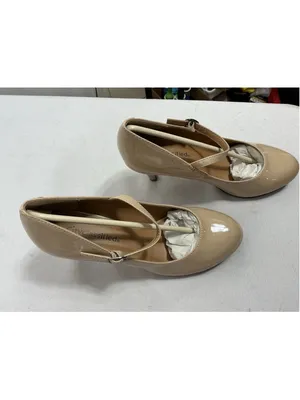 Womans New In Box City Classified Kaylee Mary Jane Pumps Size 7 Beige thumbnail 2