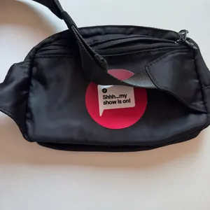 NWOT TikTok Fanny pack Black thumbnail 2