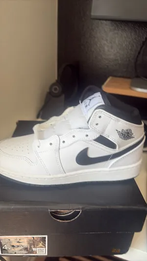 Air Jordan 1 Mid GS thumbnail 2