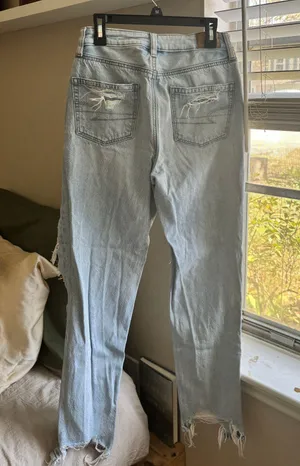 American Eagle Strigid Mom Jean thumbnail 2