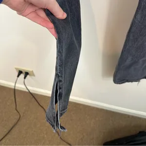 Abercrombie & Fitch | Gray The 90’s Straight Ultra High Rise with Slit Jeans 4R thumbnail 5