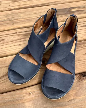 Clarks Stylish 🌷COMFY 🌷leather platform sandals 💙 thumbnail 1