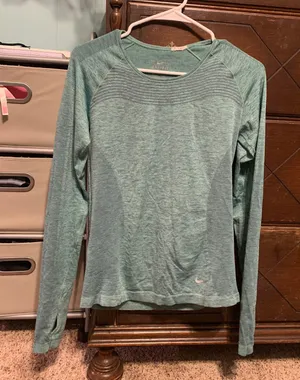 Nike Long Sleeve thumbnail 1
