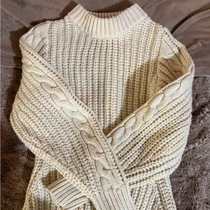 Zara chunky cable knit sweater thumbnail 1